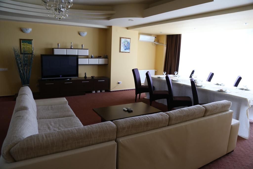 Hotel Florida ママイア エクステリア 写真