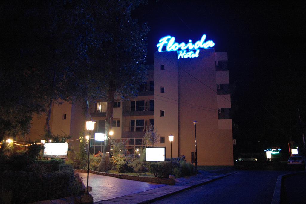 Hotel Florida ママイア エクステリア 写真